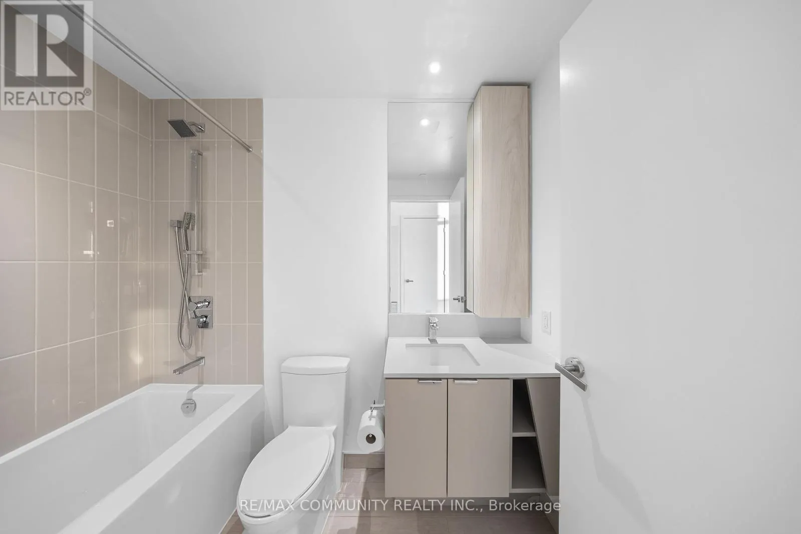 2510 - 3883 QUARTZ ROAD