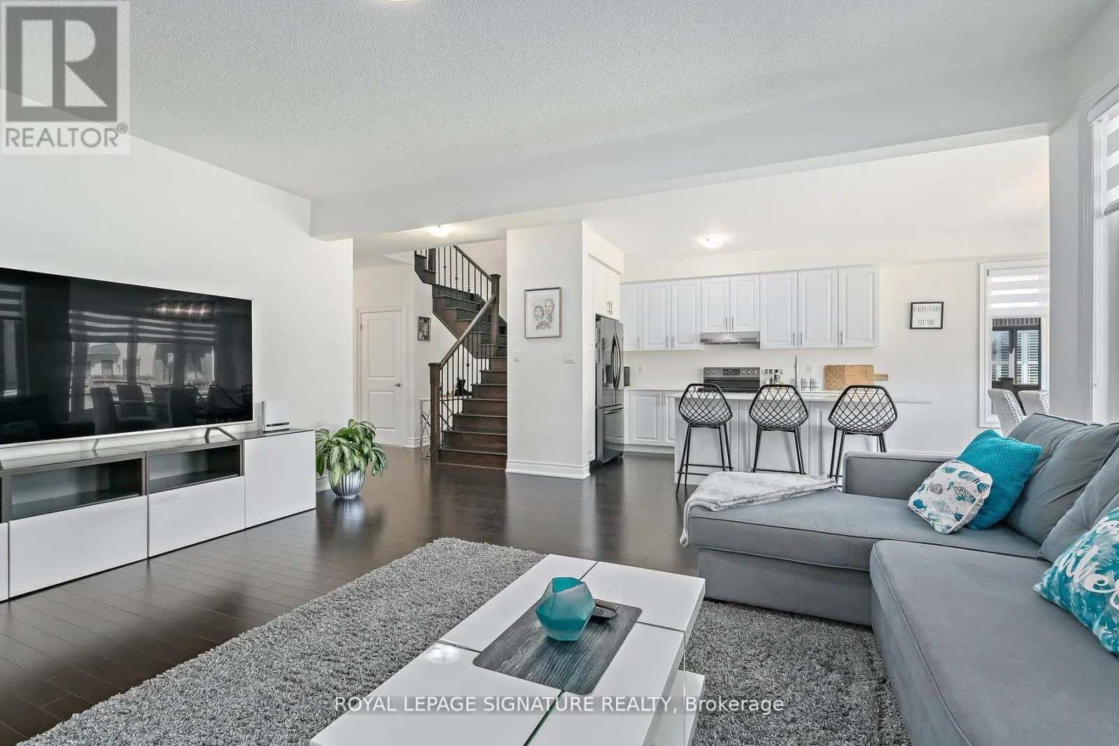 21 VINEYARD DRIVE
