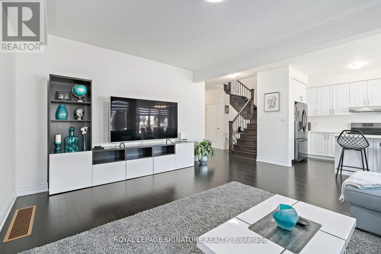 21 VINEYARD DRIVE