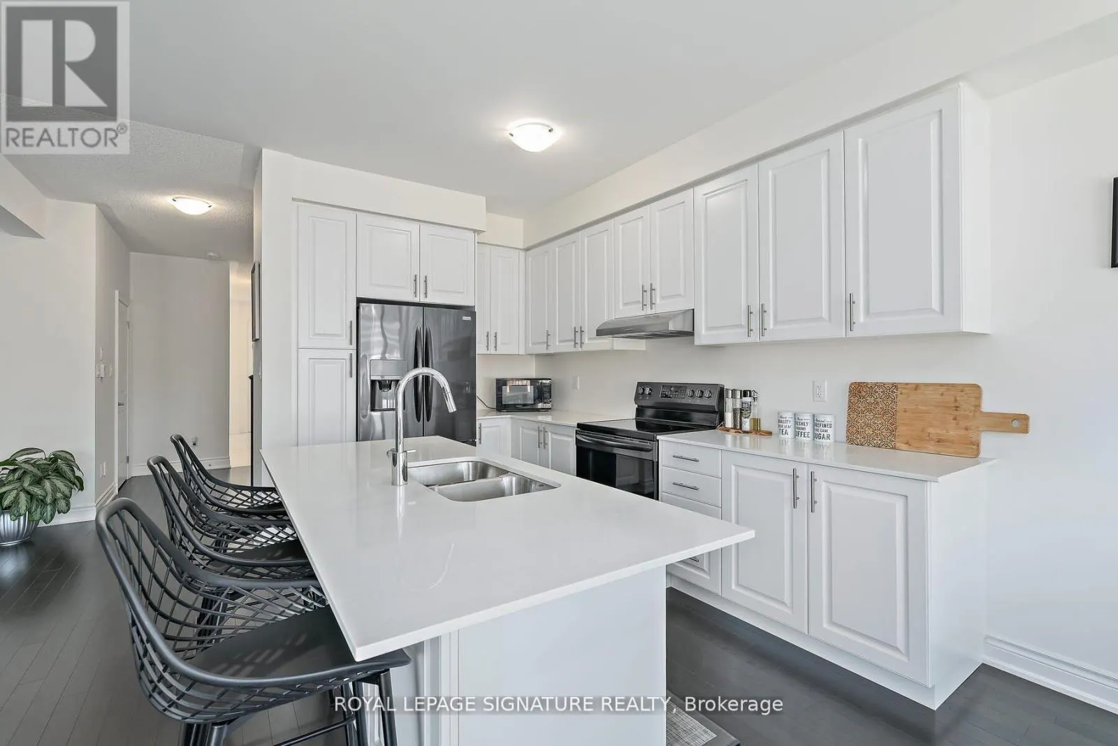 21 VINEYARD DRIVE