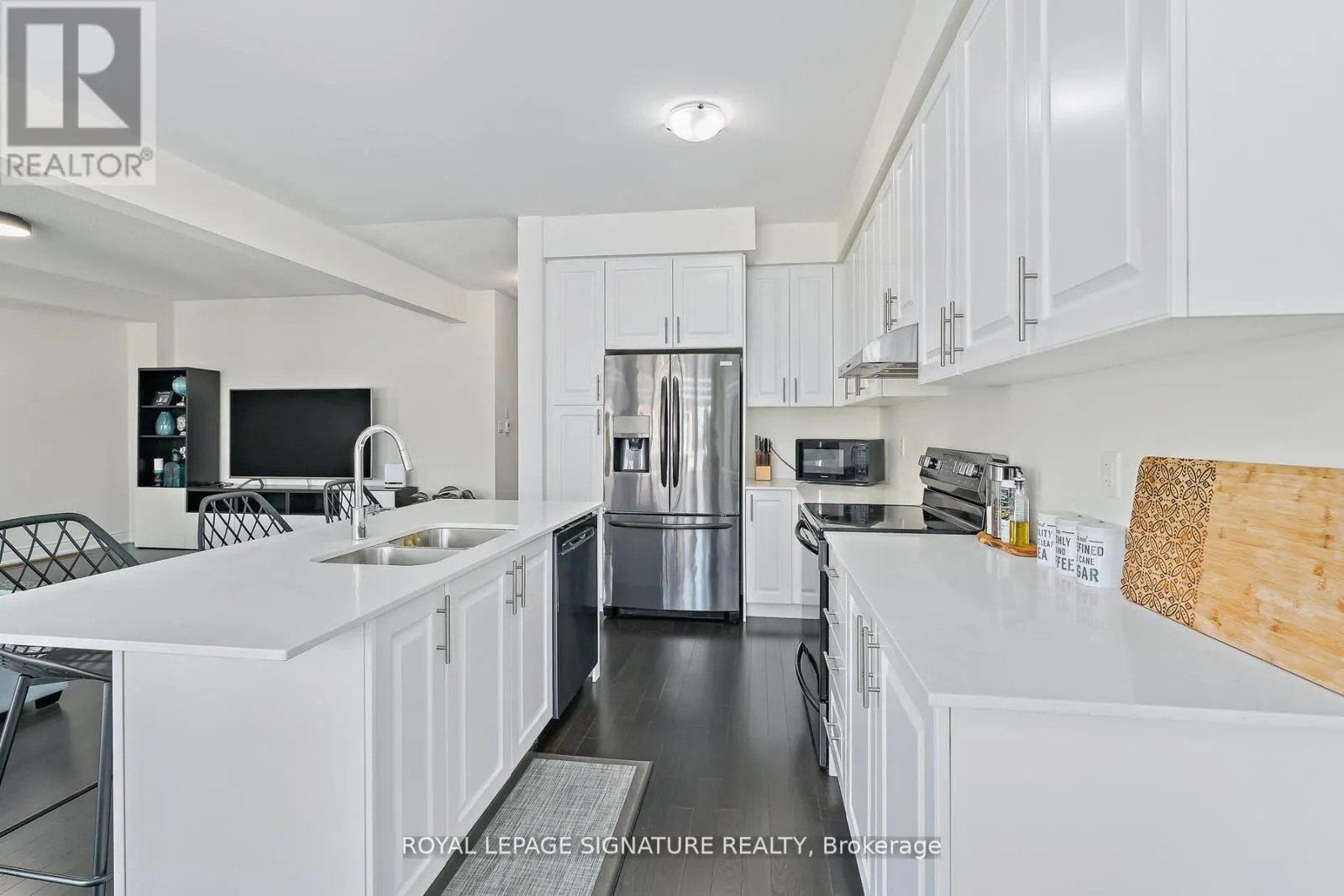 21 VINEYARD DRIVE
