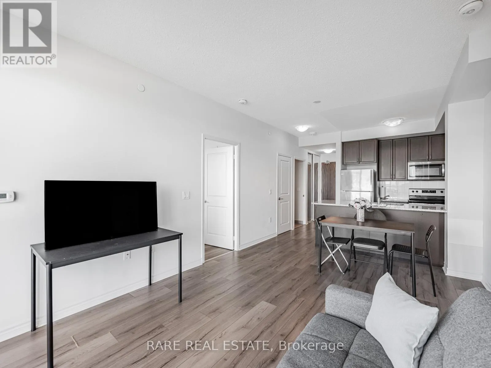 817 - 349 RATHBURN ROAD W
