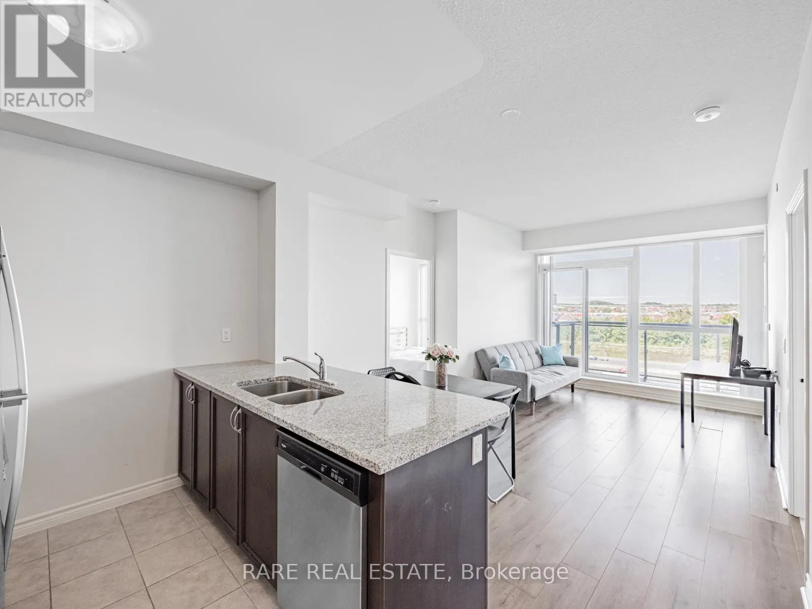 817 - 349 RATHBURN ROAD W