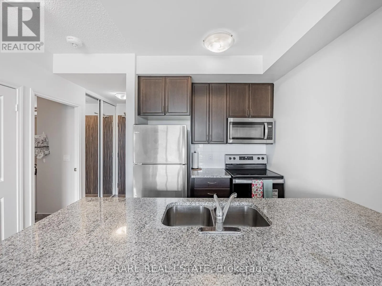 817 - 349 RATHBURN ROAD W