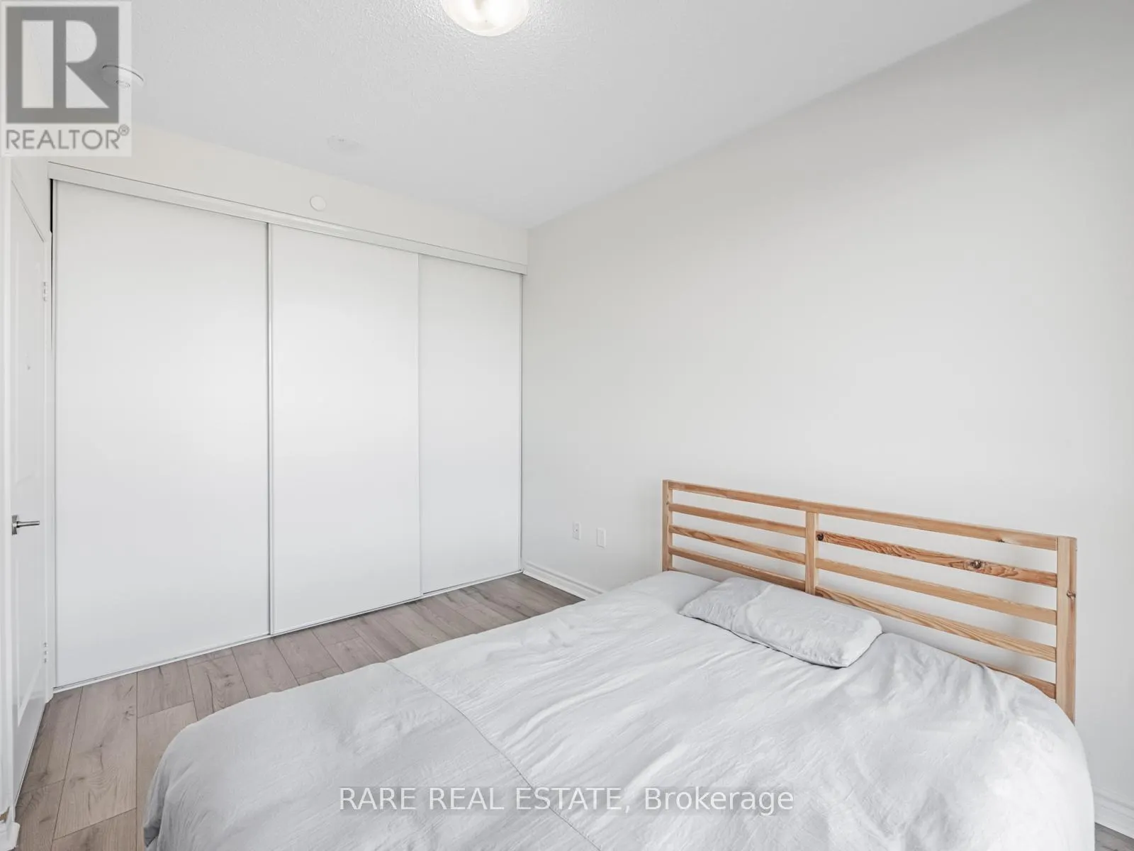 817 - 349 RATHBURN ROAD W
