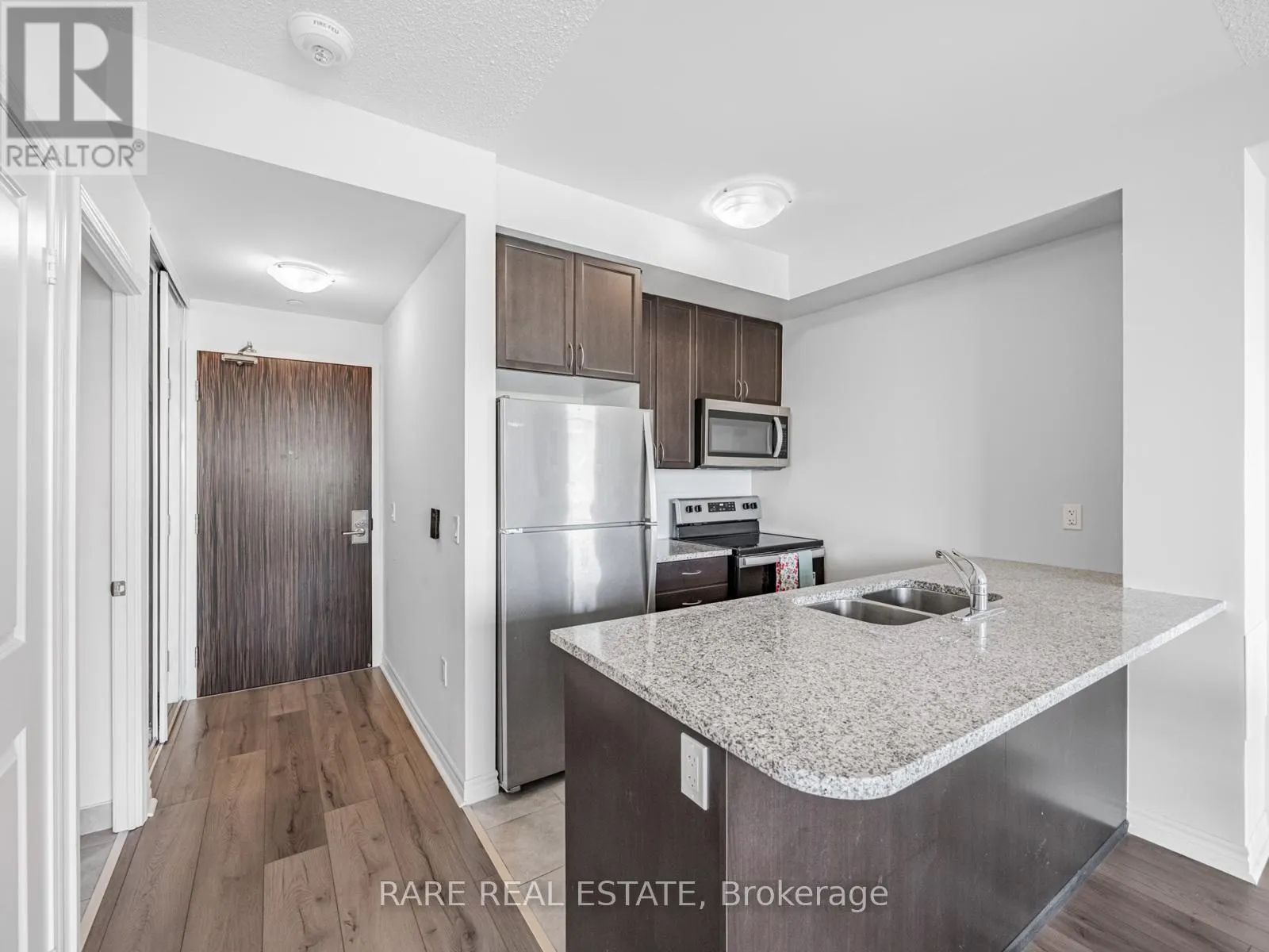 817 - 349 RATHBURN ROAD W