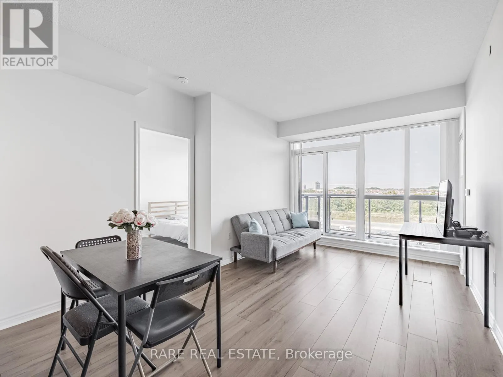 817 - 349 RATHBURN ROAD W