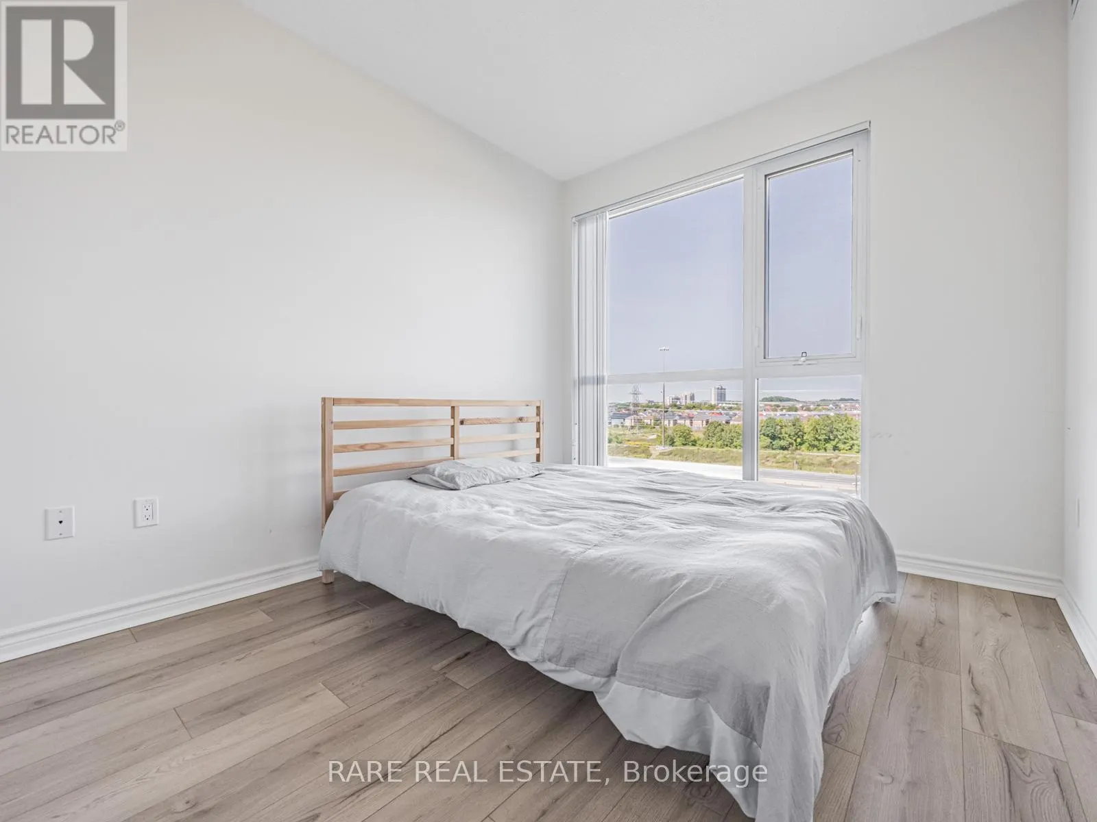 817 - 349 RATHBURN ROAD W