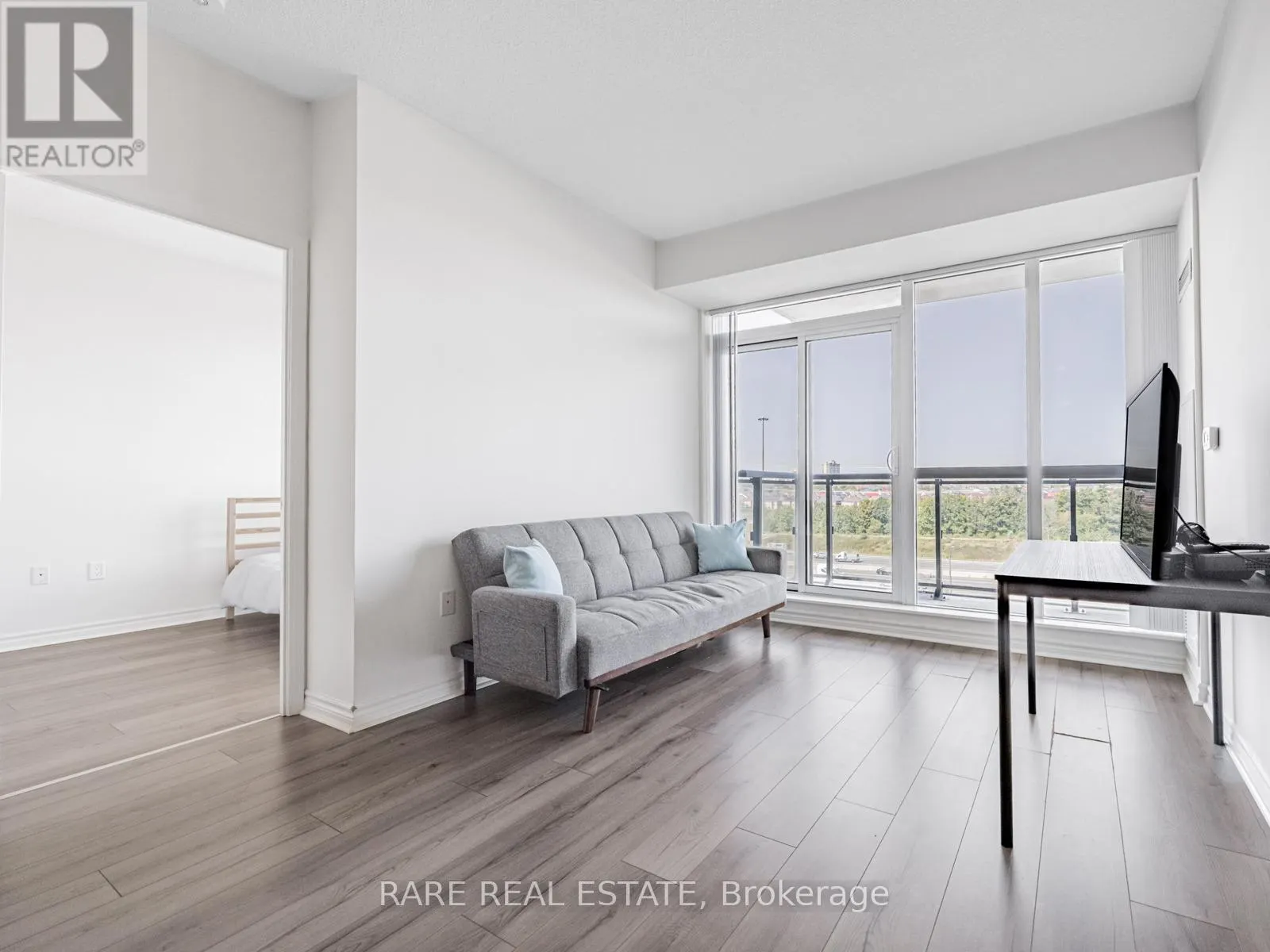 817 - 349 RATHBURN ROAD W