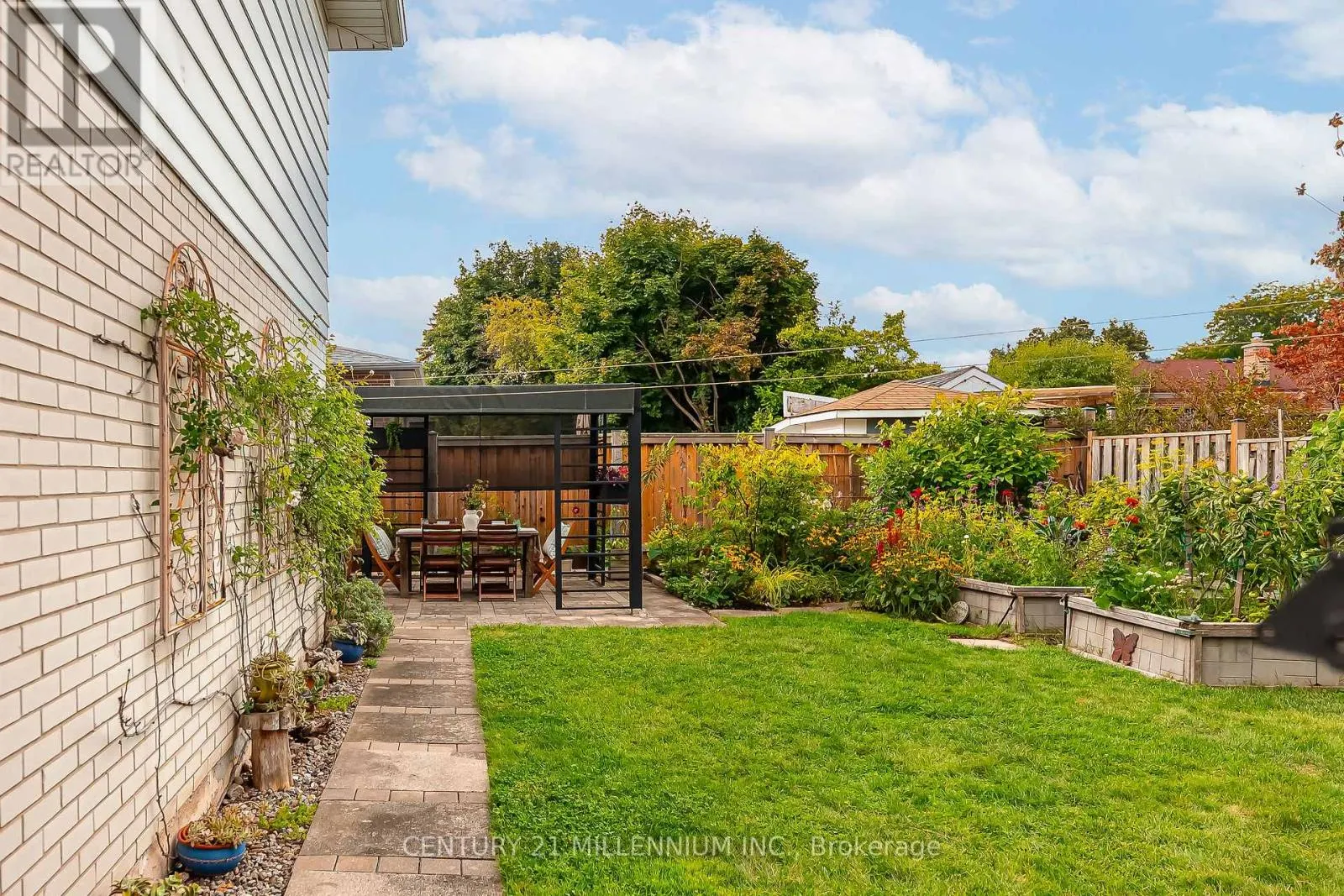 43 ERINDALE CRESCENT
