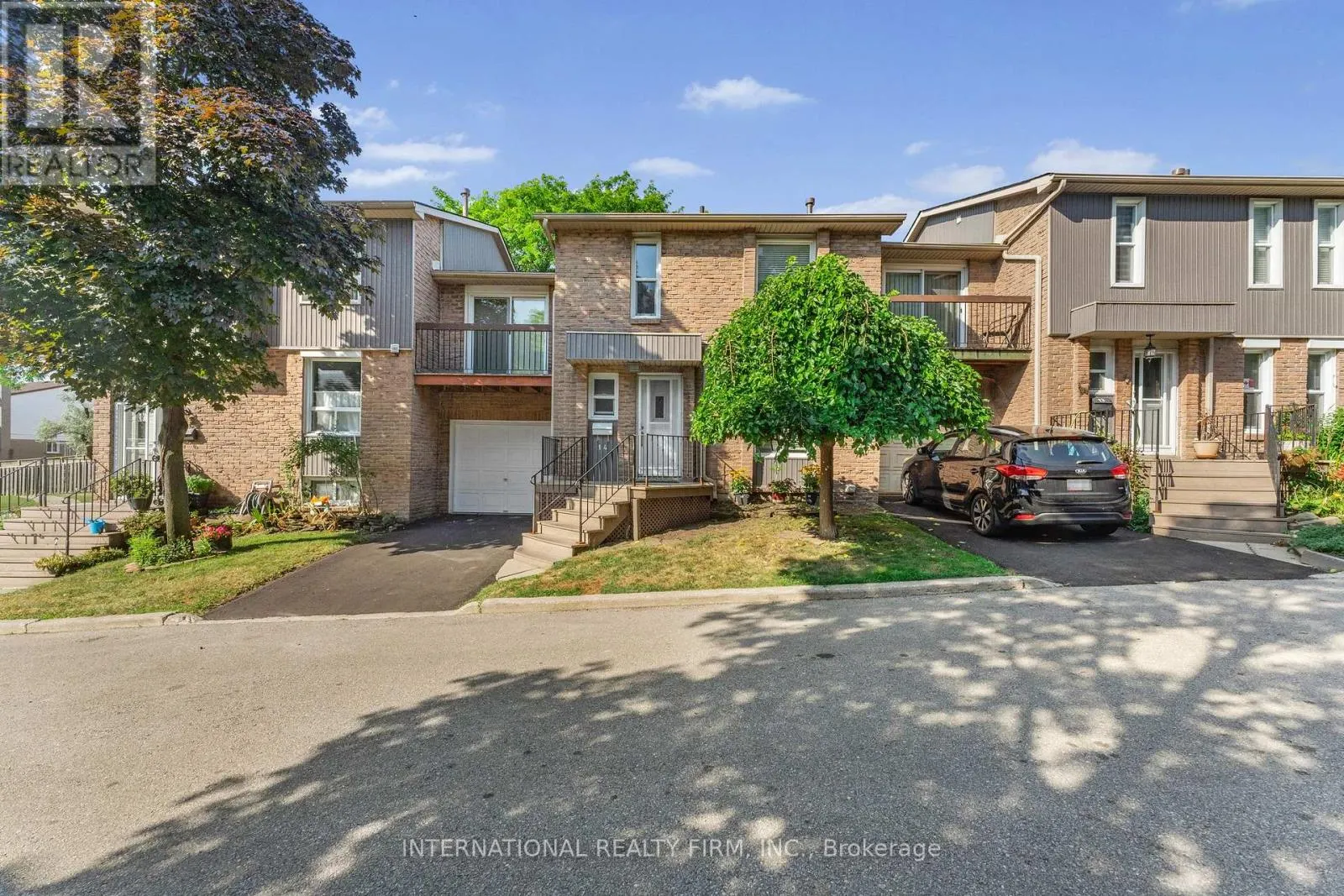 14 - 900 DUNDAS ST STREET W