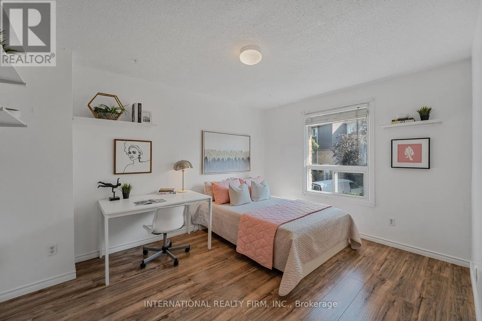 14 - 900 DUNDAS ST STREET W