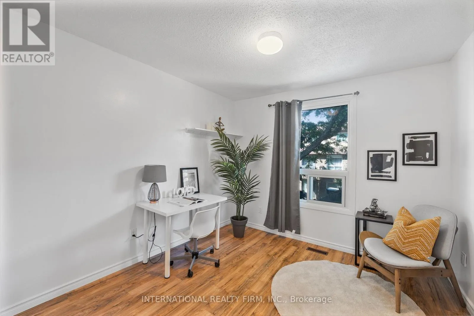 14 - 900 DUNDAS ST STREET W