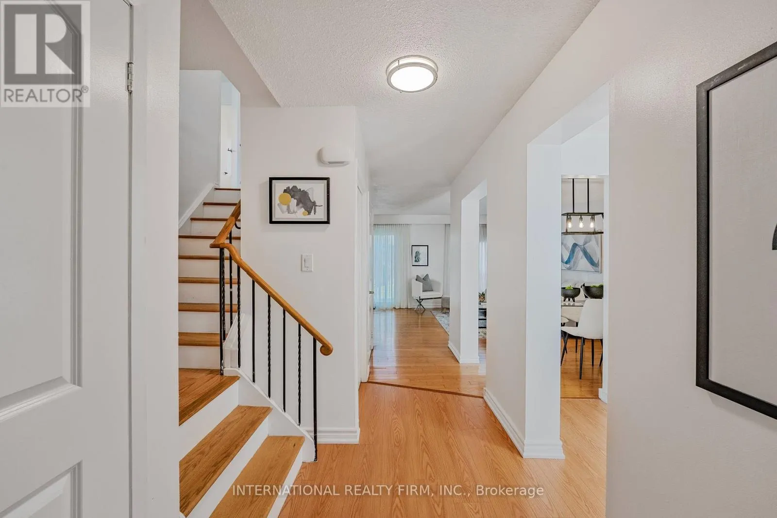 14 - 900 DUNDAS ST STREET W