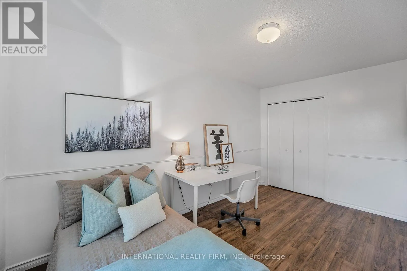 14 - 900 DUNDAS ST STREET W