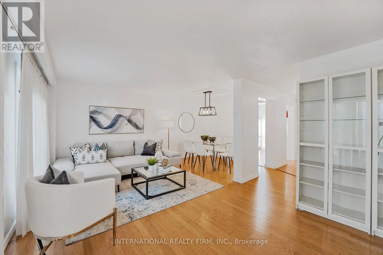 14 - 900 DUNDAS ST STREET W