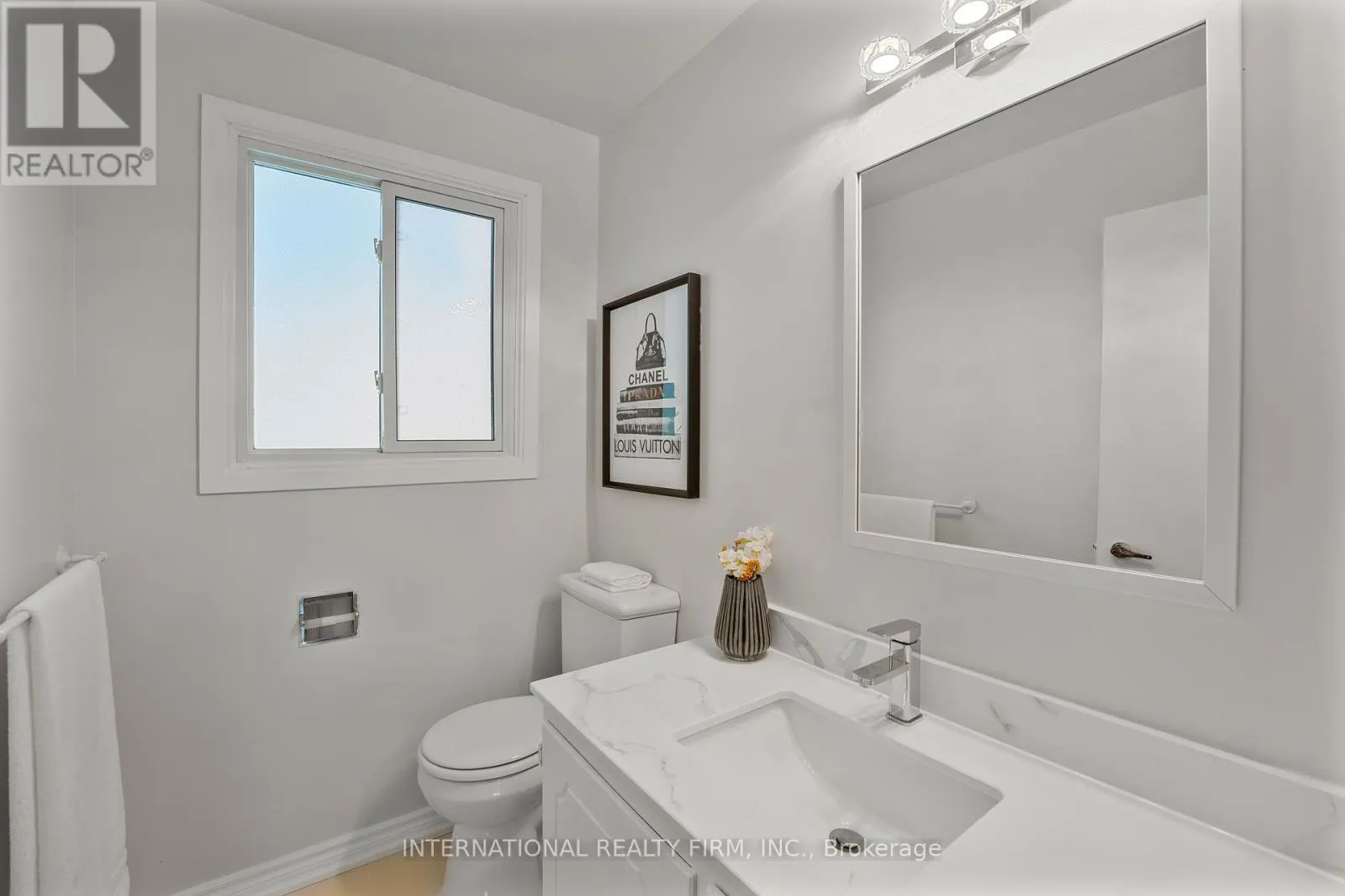14 - 900 DUNDAS ST STREET W