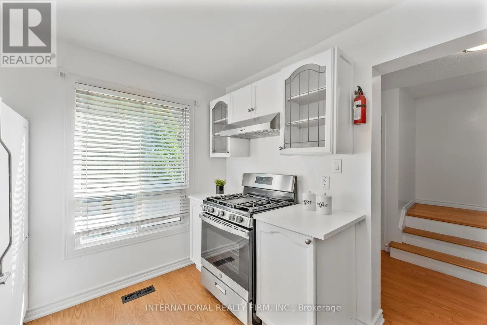 14 - 900 DUNDAS ST STREET W