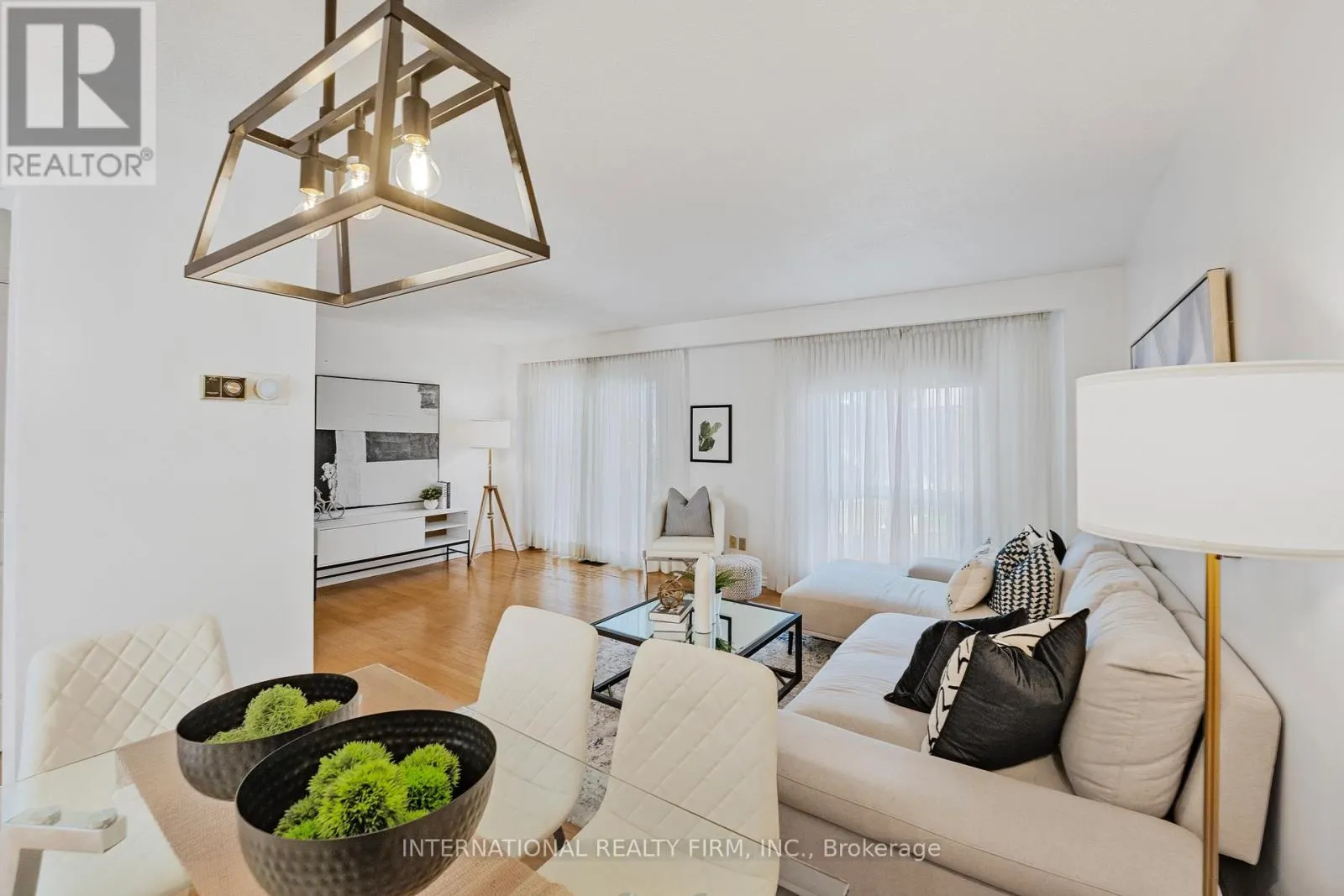 14 - 900 DUNDAS ST STREET W