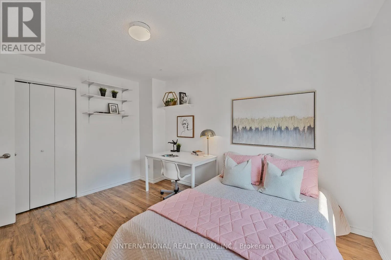 14 - 900 DUNDAS ST STREET W