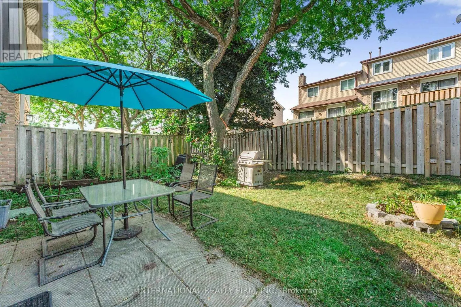 14 - 900 DUNDAS ST STREET W