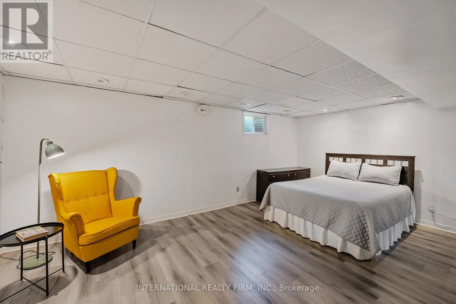 14 - 900 DUNDAS ST STREET W