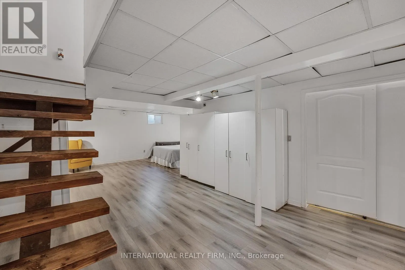 14 - 900 DUNDAS ST STREET W