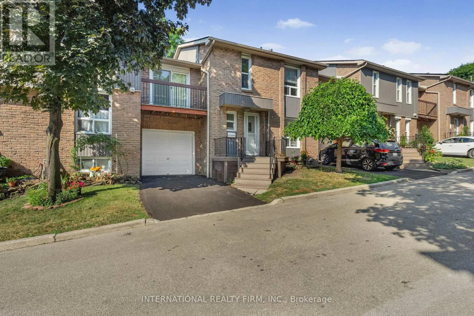 14 - 900 DUNDAS ST STREET W