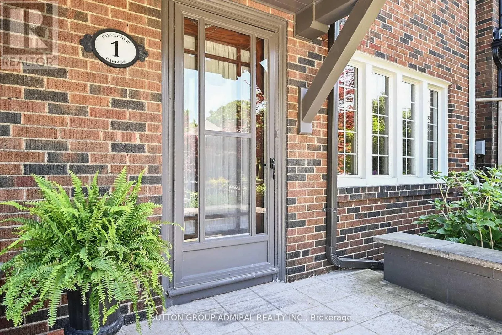 1 VALLEYVIEW GARDENS