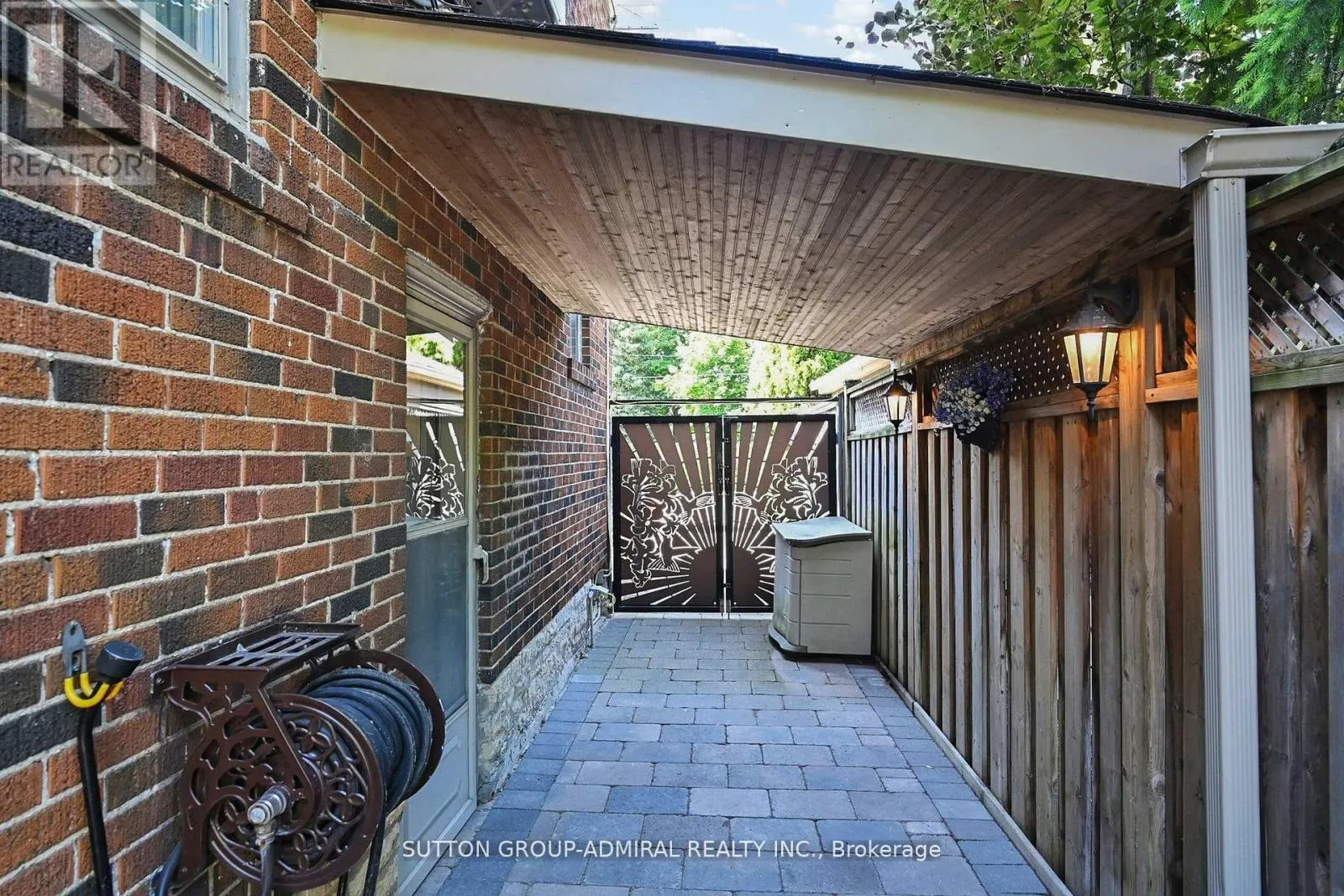1 VALLEYVIEW GARDENS