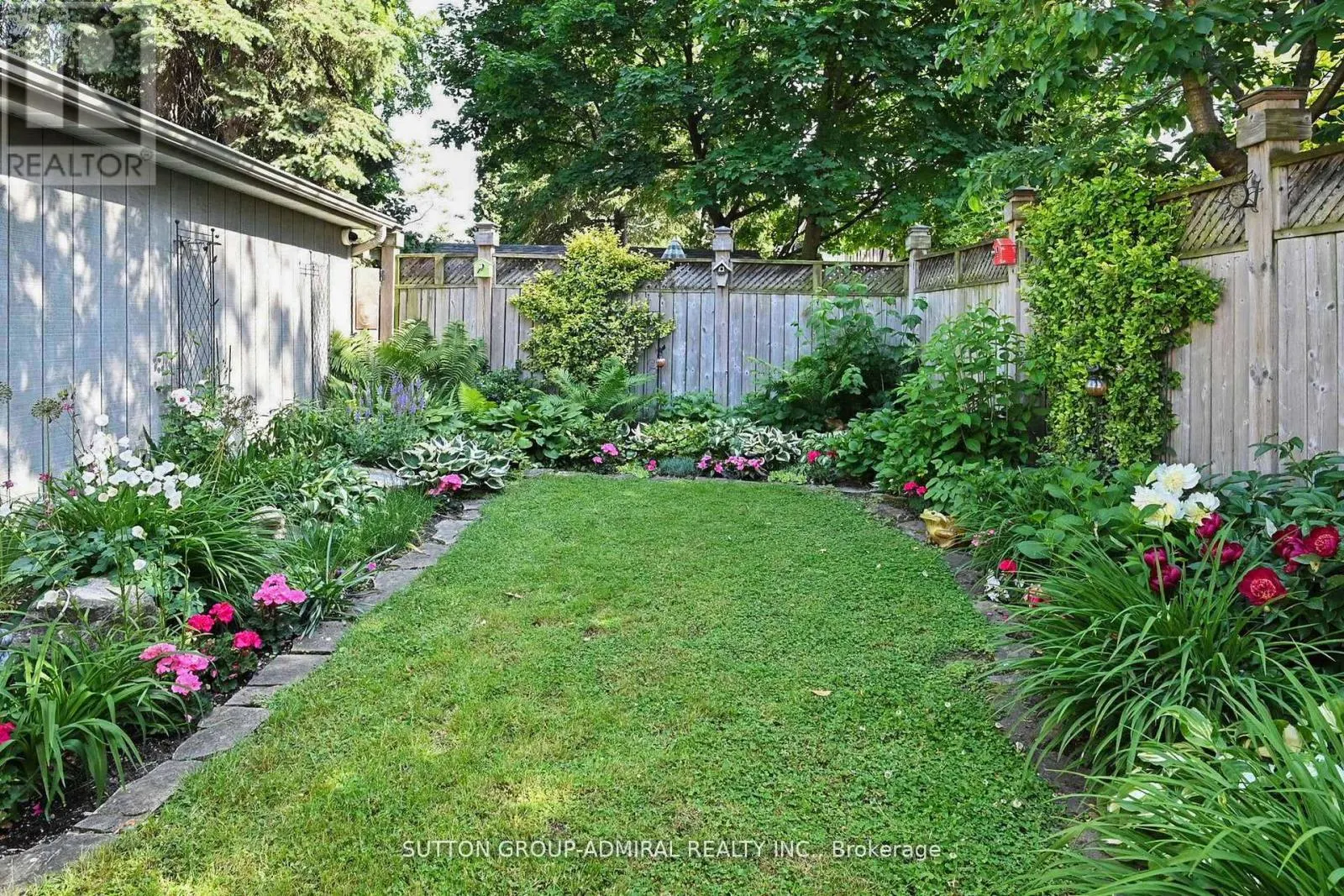 1 VALLEYVIEW GARDENS