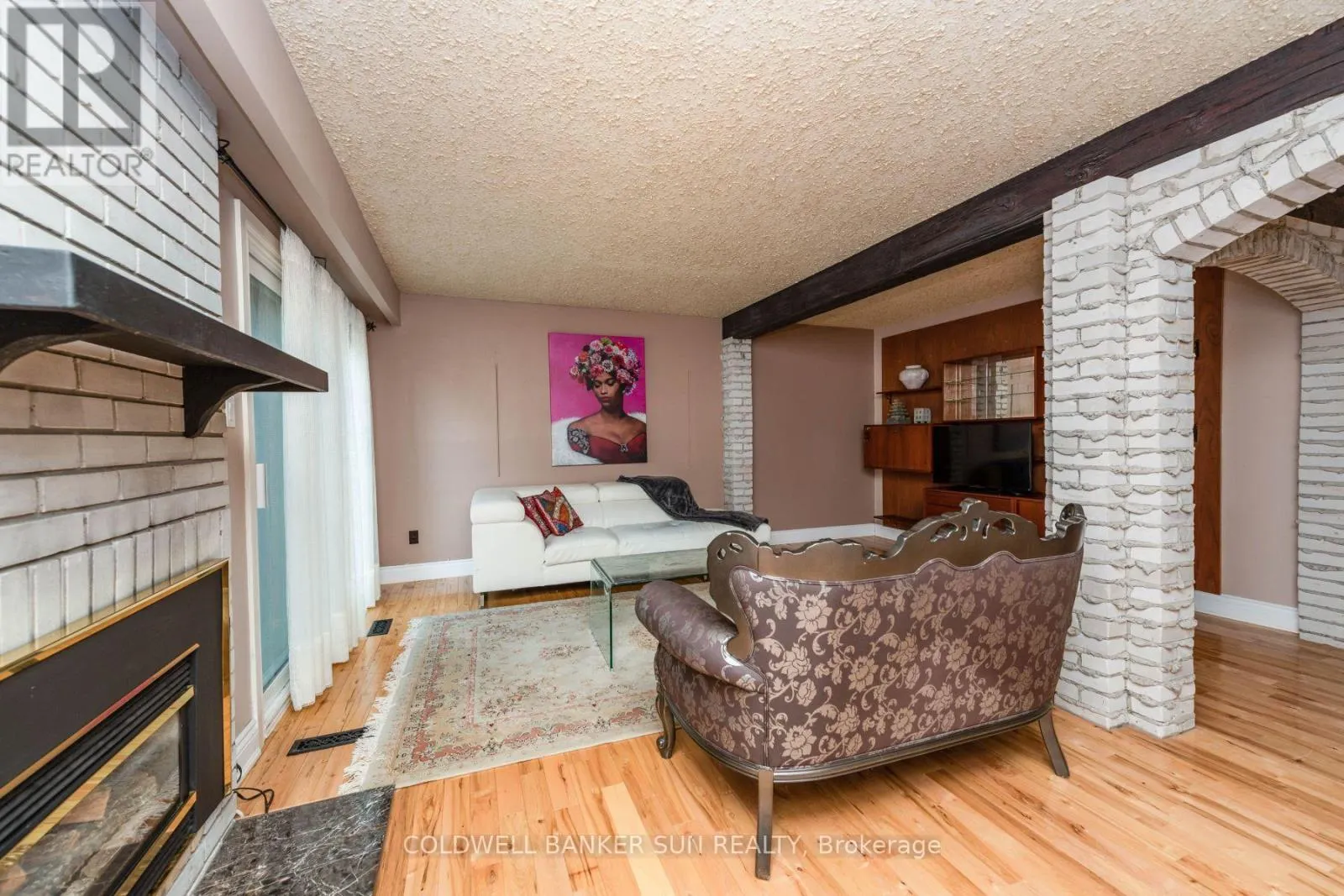 2483 YARMOUTH CRESCENT