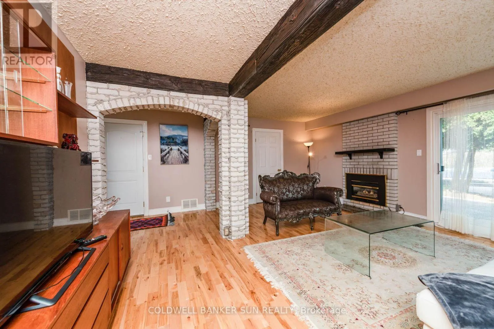 2483 YARMOUTH CRESCENT