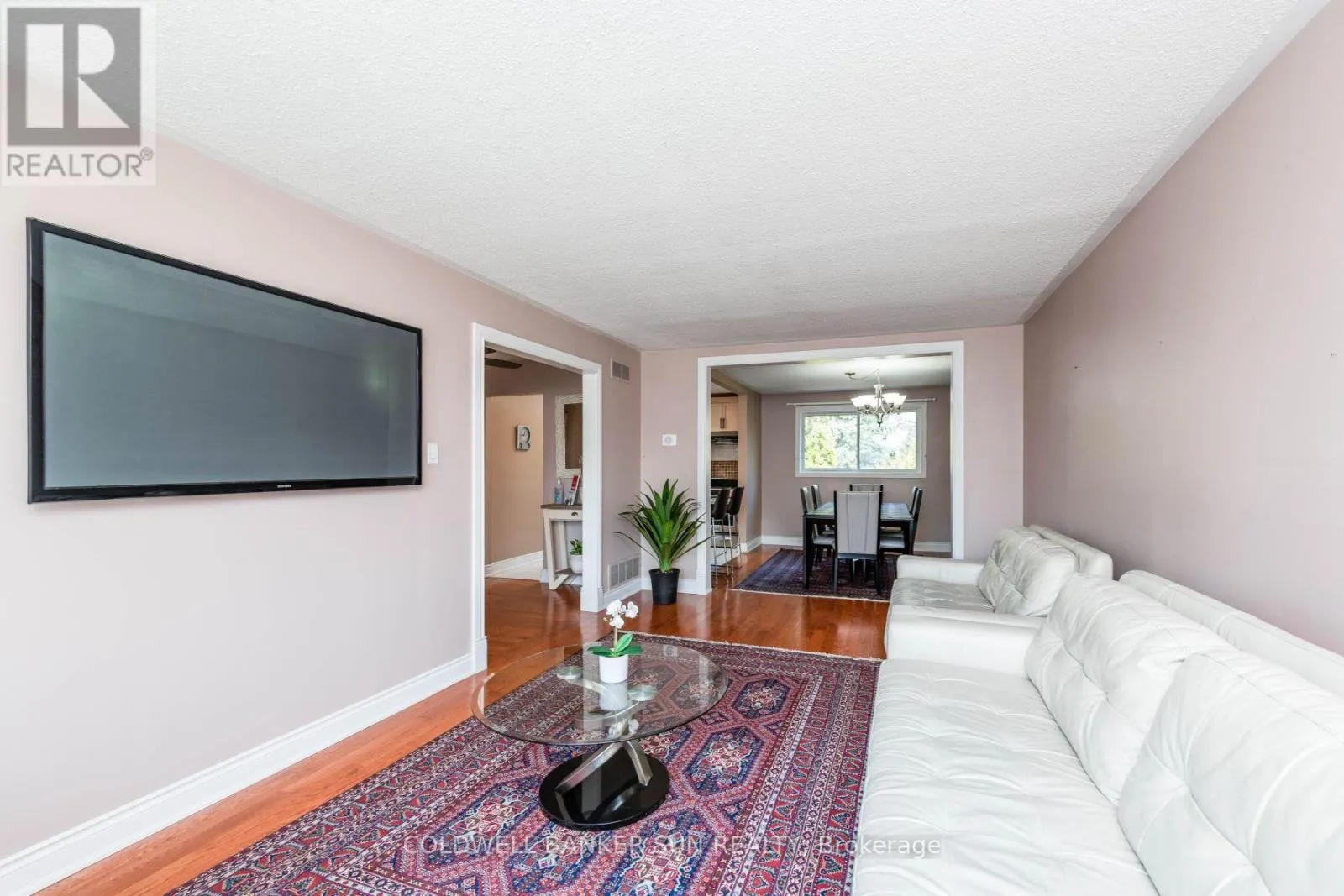 2483 YARMOUTH CRESCENT