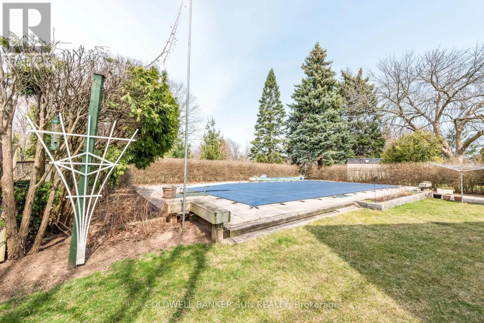 2483 YARMOUTH CRESCENT