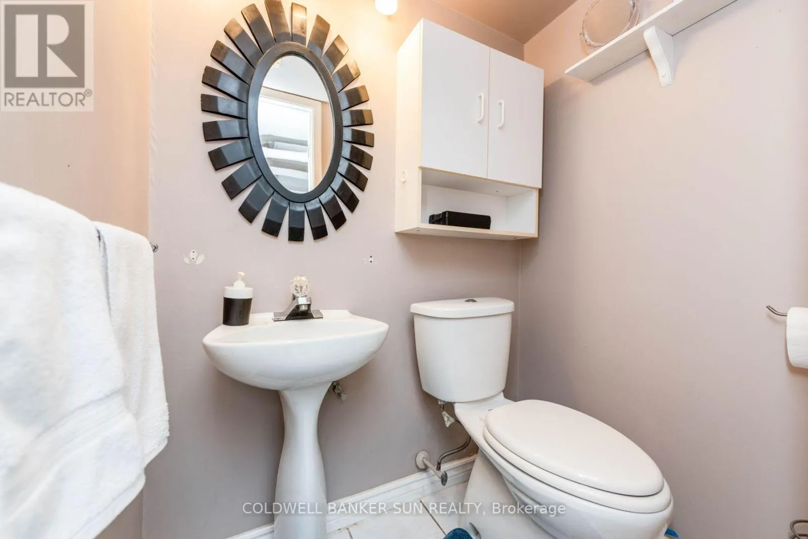 2483 YARMOUTH CRESCENT