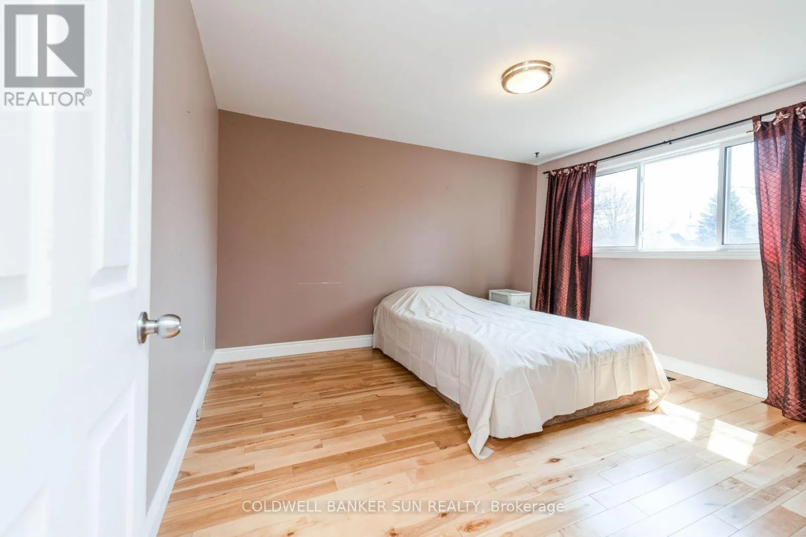 2483 YARMOUTH CRESCENT