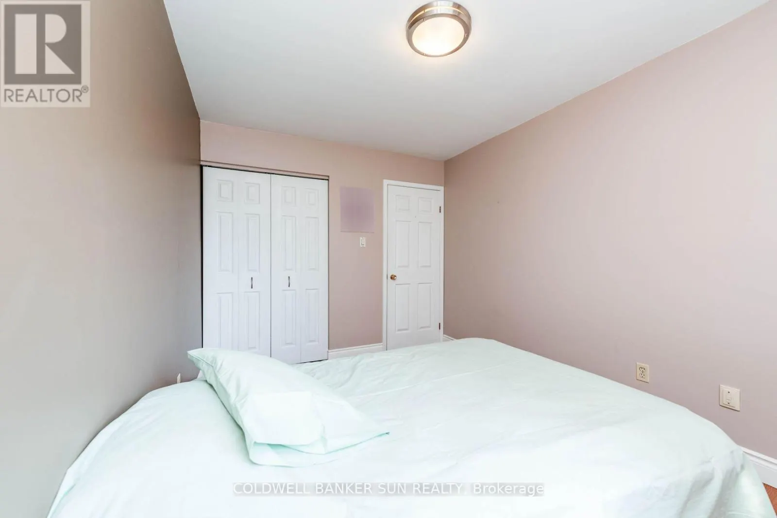 2483 YARMOUTH CRESCENT