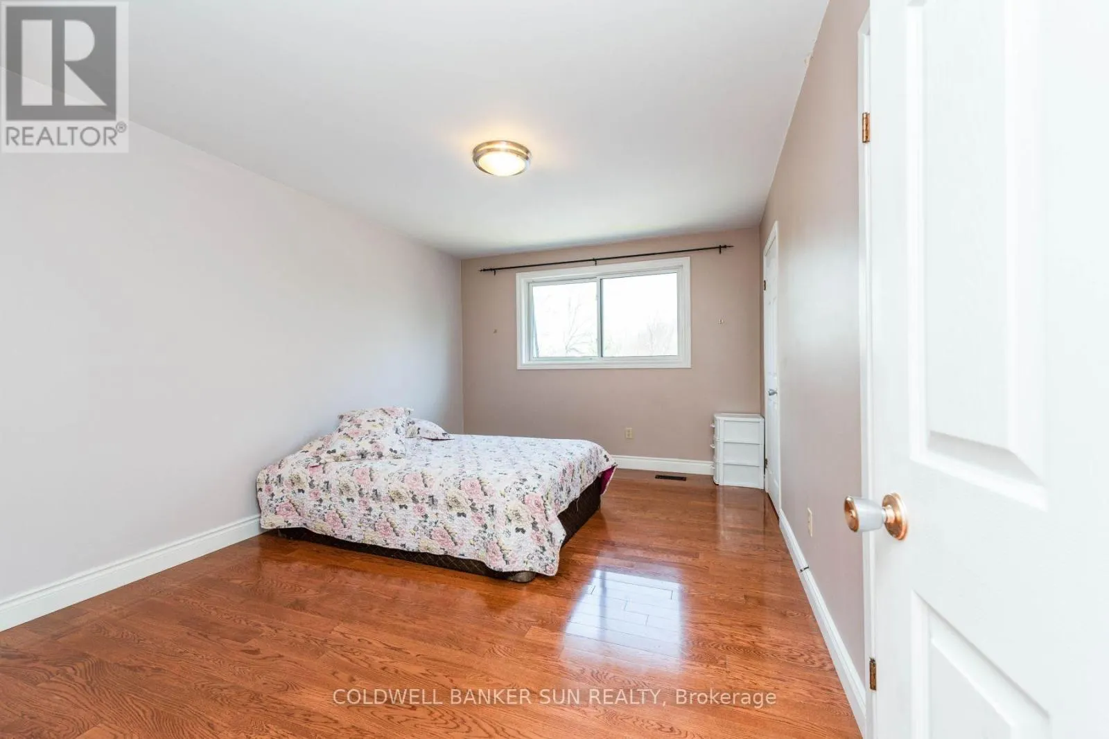 2483 YARMOUTH CRESCENT