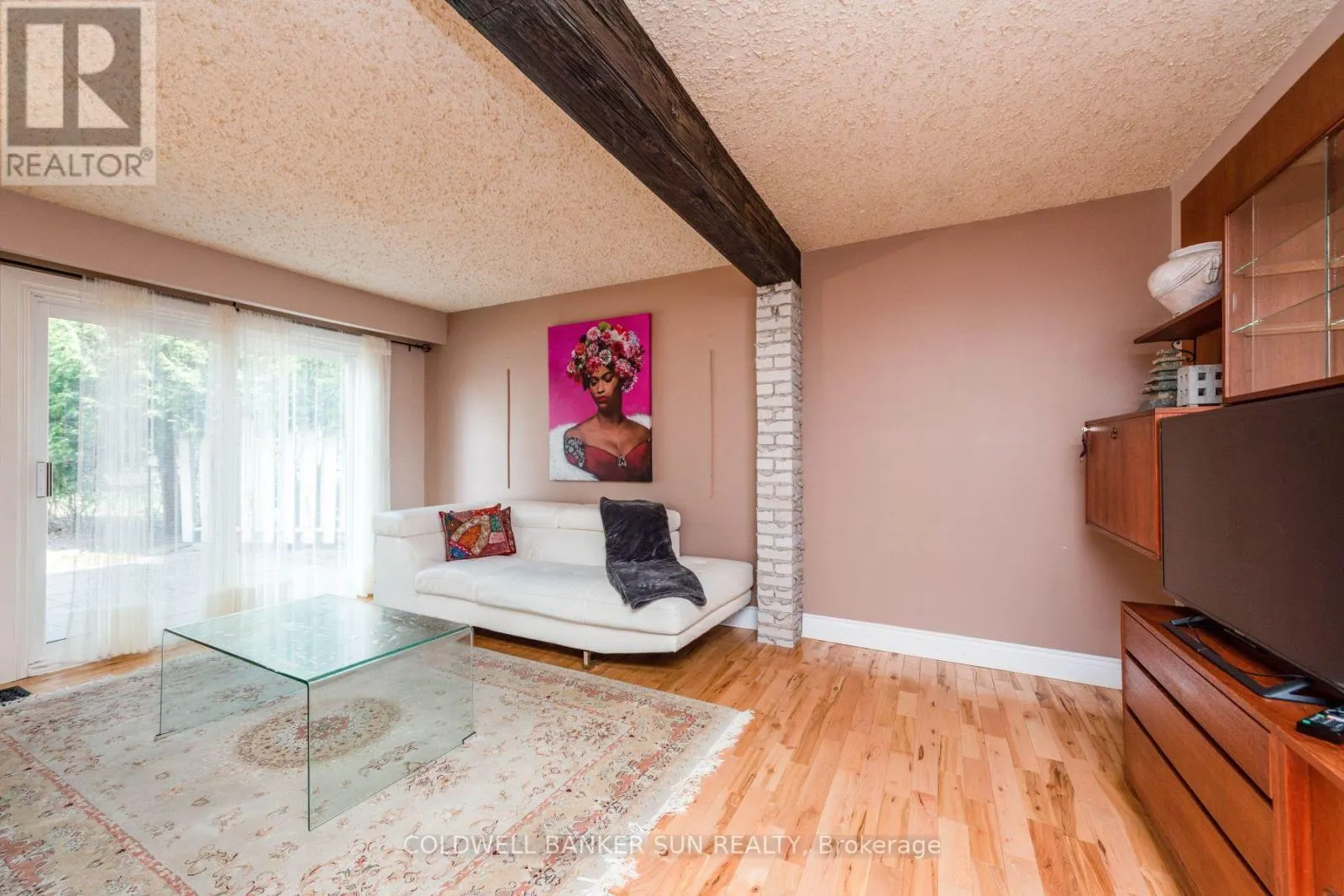 2483 YARMOUTH CRESCENT