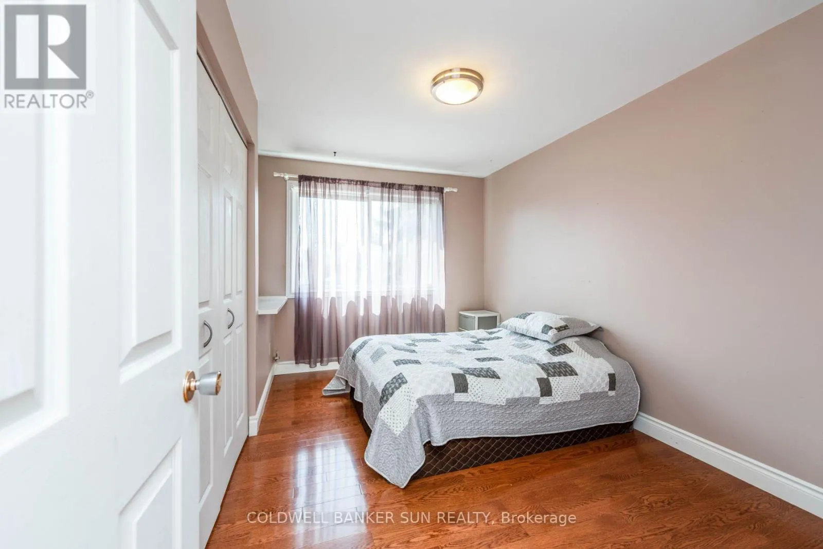 2483 YARMOUTH CRESCENT