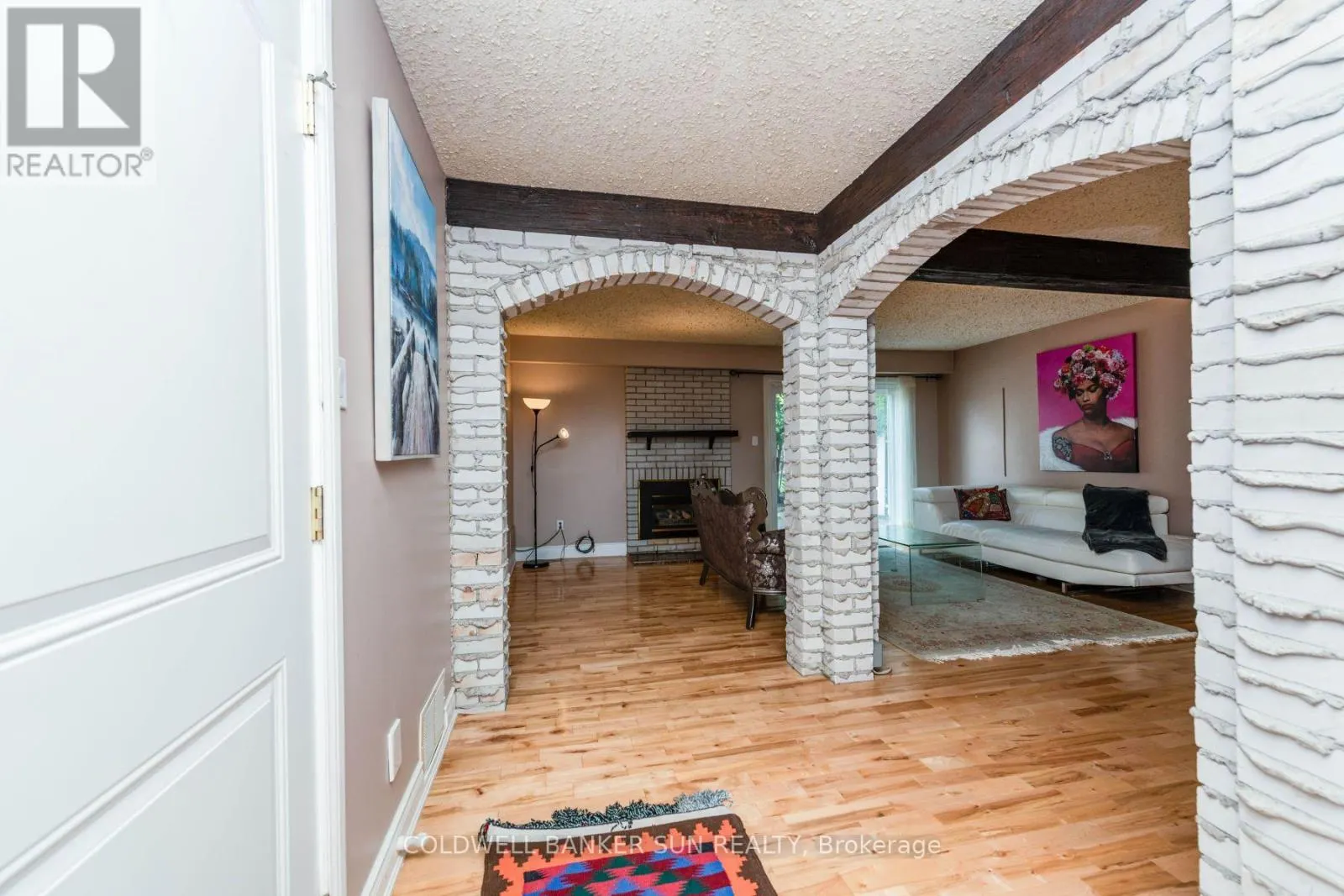 2483 YARMOUTH CRESCENT