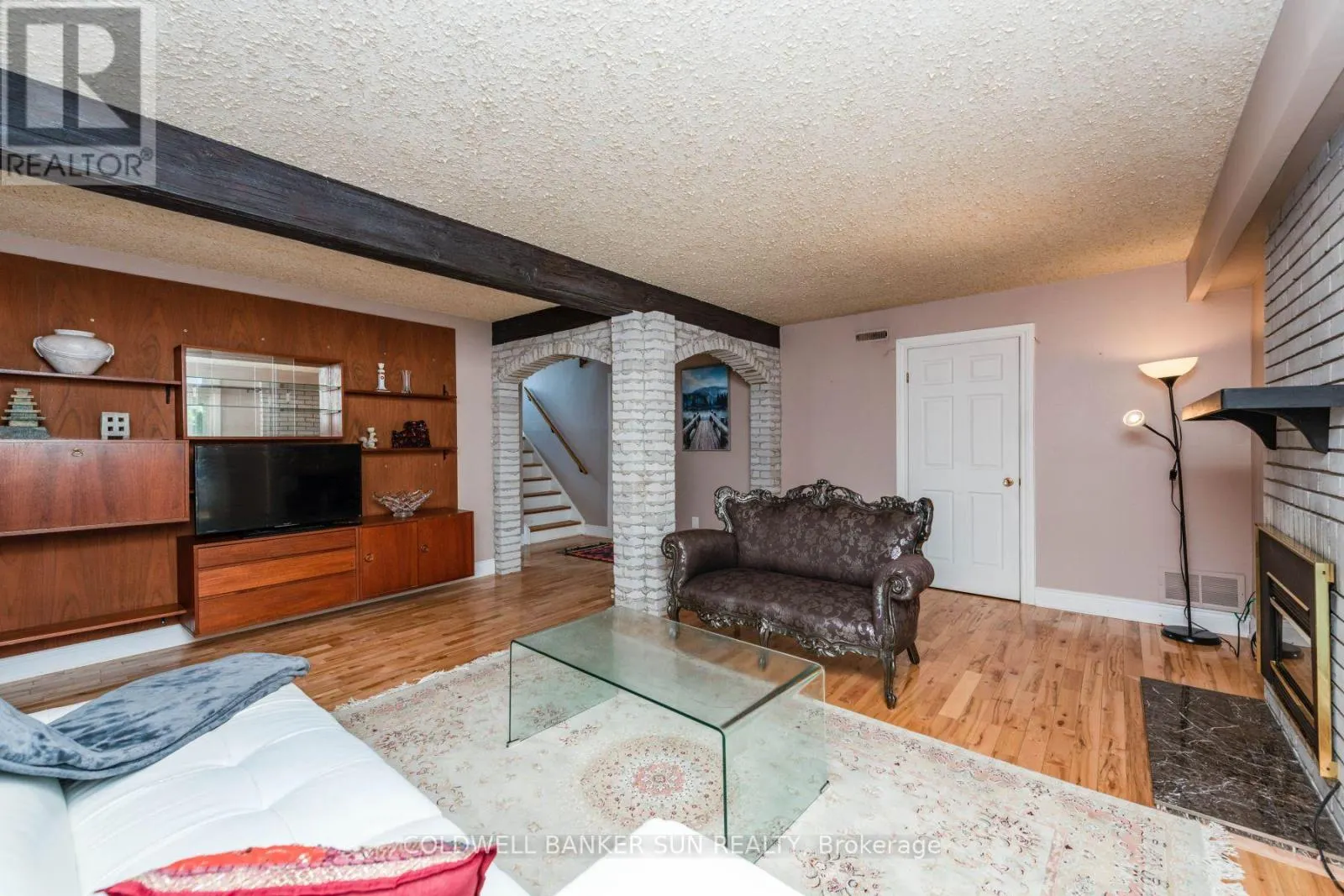 2483 YARMOUTH CRESCENT