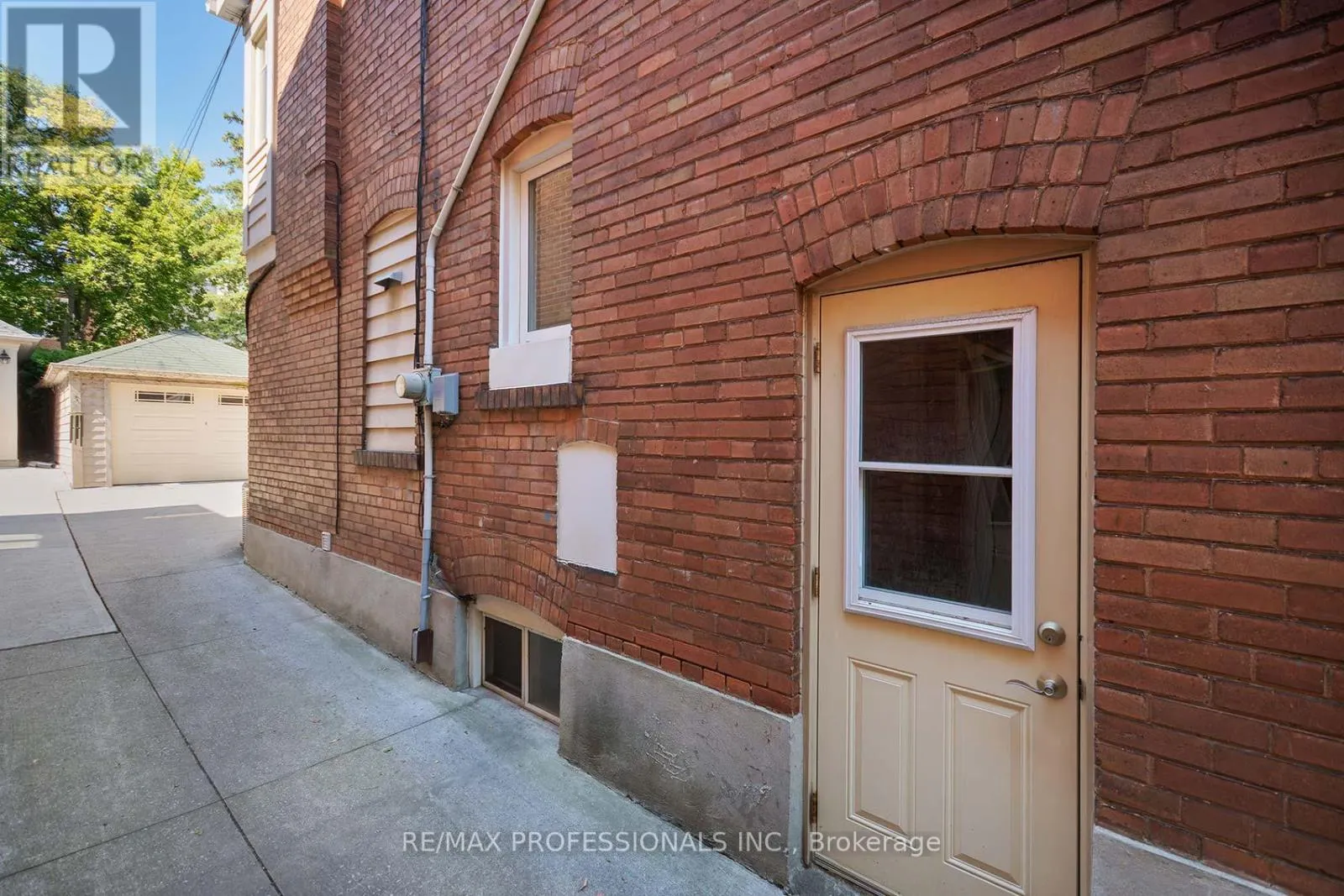 302 ARMADALE AVENUE