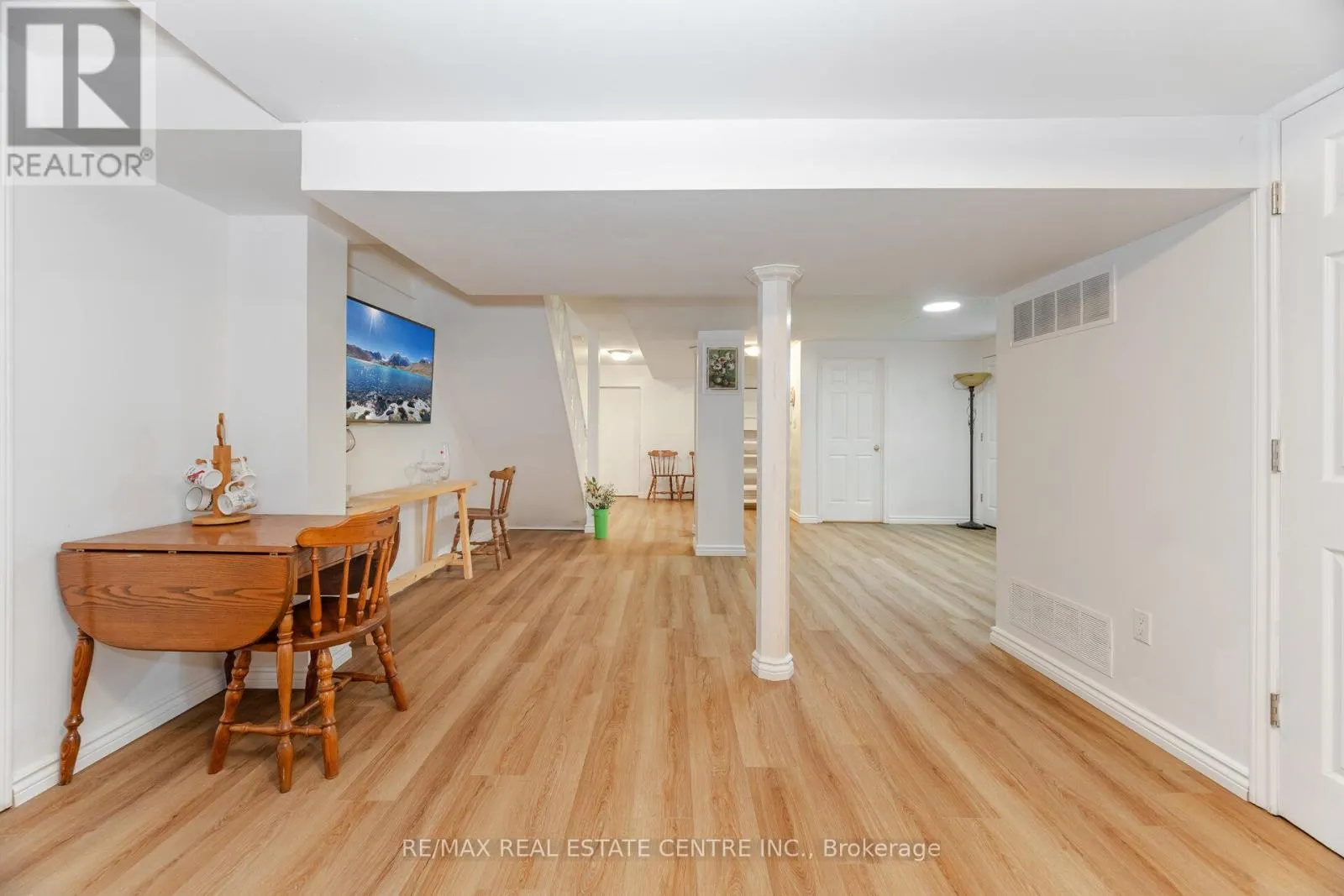 20 WOODBURY COURT