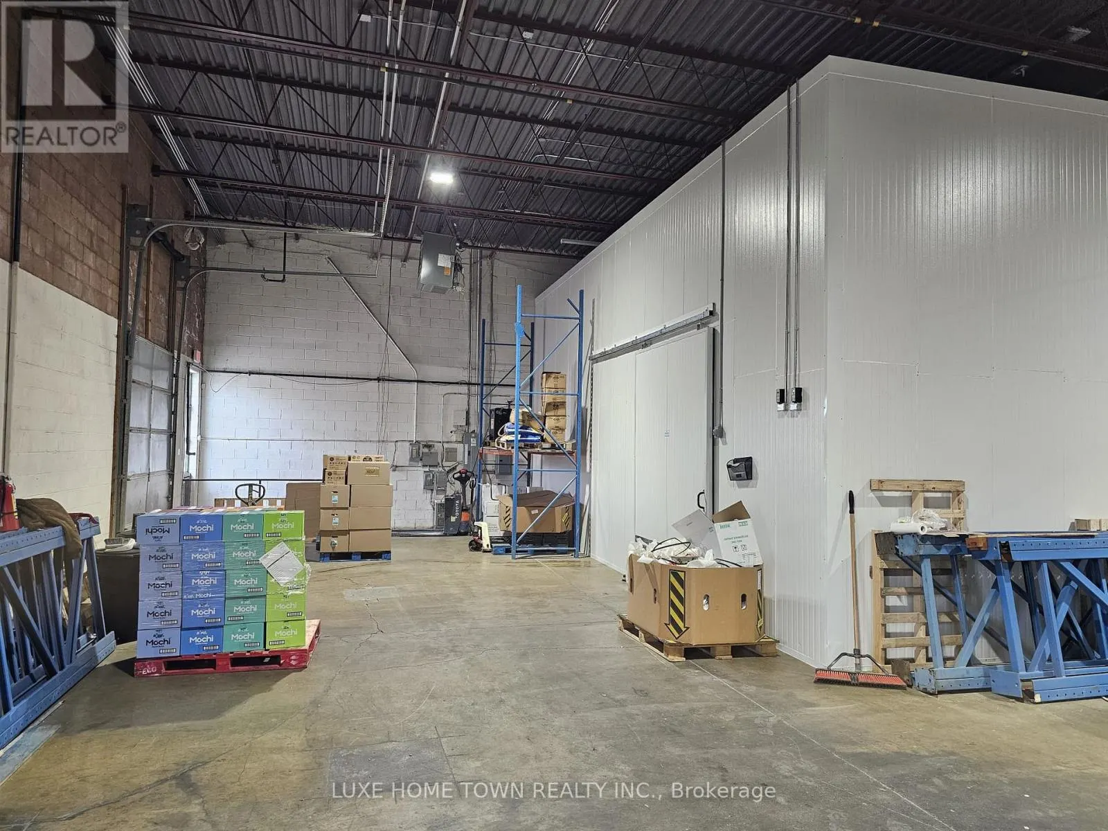 2400 LUCKNOW DRIVE