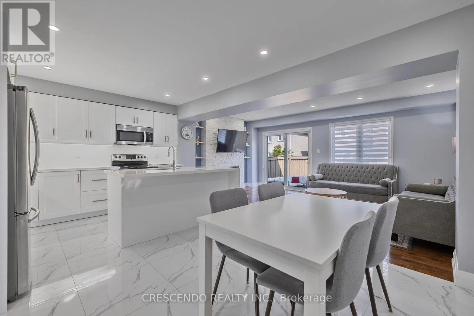 42 NAPOLEON CRESCENT