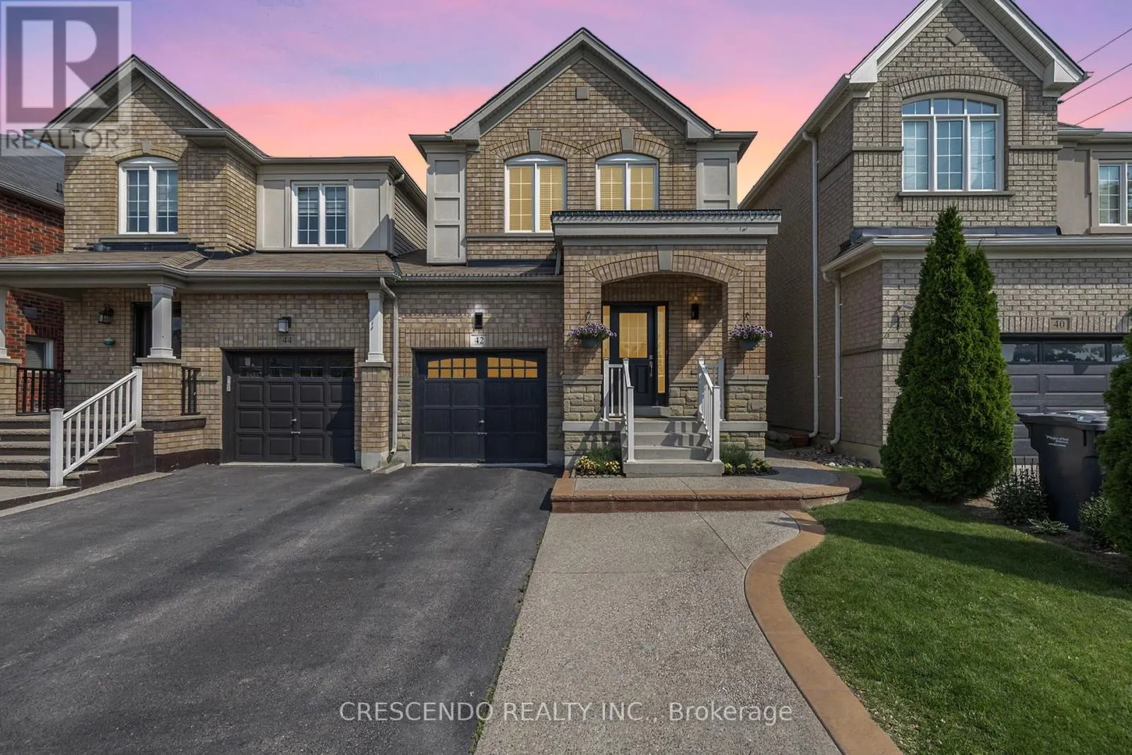 42 NAPOLEON CRESCENT