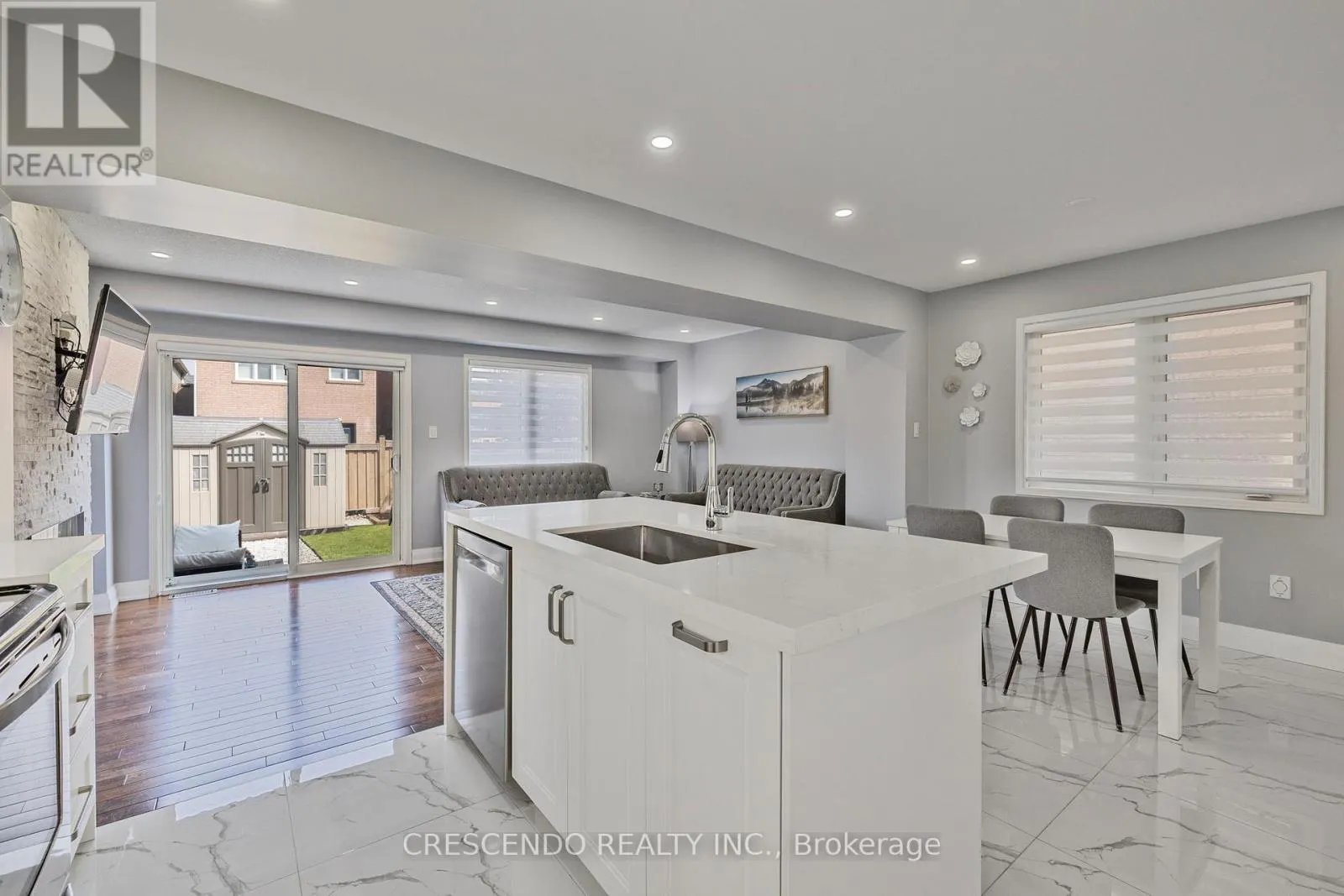 42 NAPOLEON CRESCENT