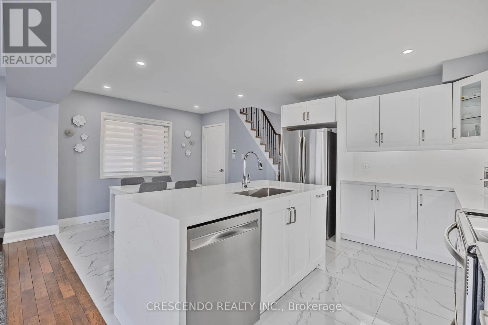 42 NAPOLEON CRESCENT